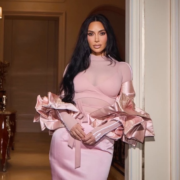 🔥NWT SKIMS x NIKE Weightless Layers Mock Neck Long Sleeve HIMALAYAN (TOP ONLY) - Picture 4 of 11